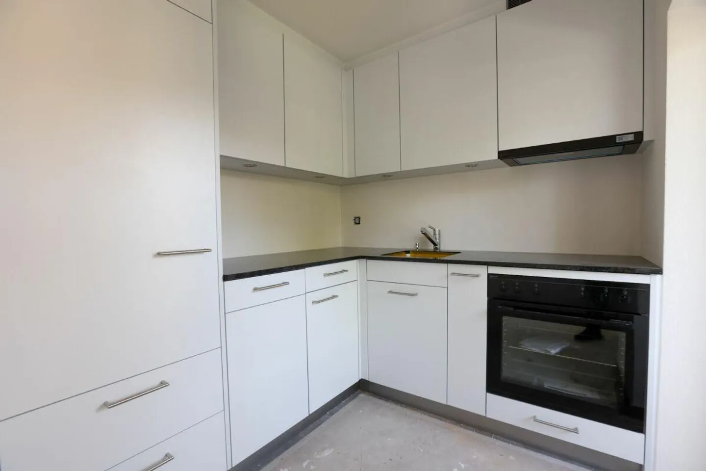 Appartements de 4,5 pièces fraîchement rénovés avec un très grand balcon - Photo 2 sur 11