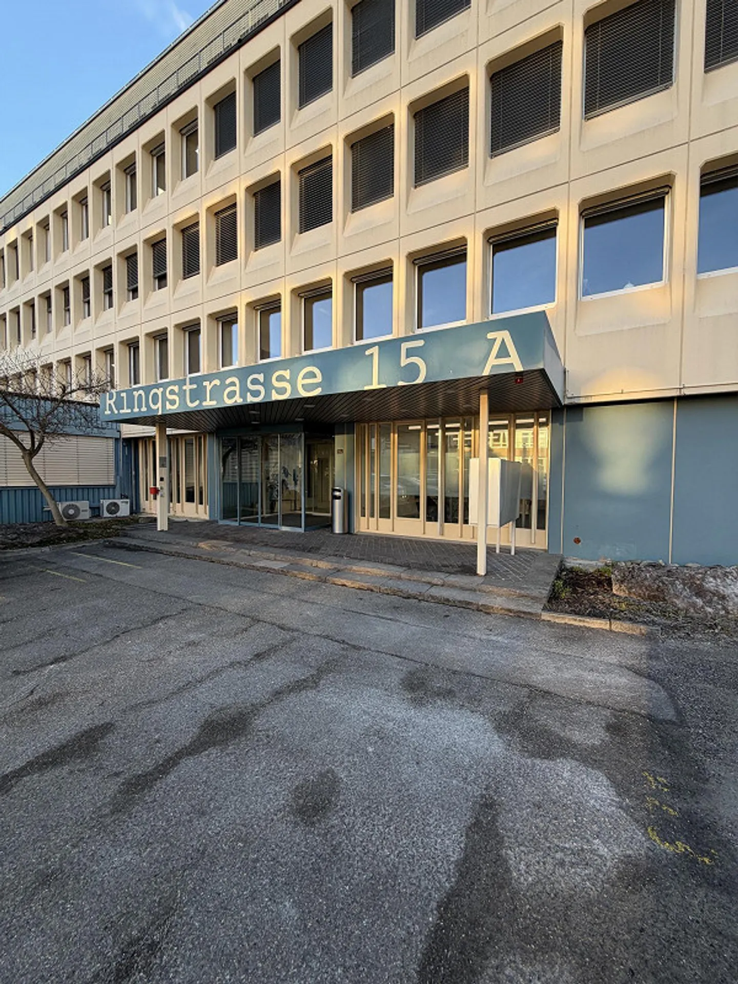 Espace de bureau exclusif avec terrasse sur le toit et finition haut de gamme - Photo 1 sur 11