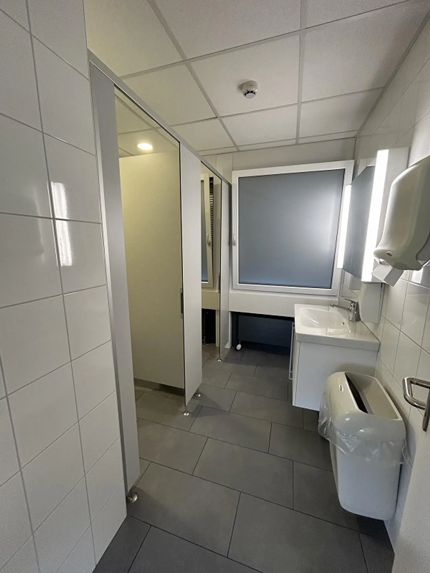 Espace de bureau exclusif avec terrasse sur le toit et finition haut de gamme - Photo 9 sur 11