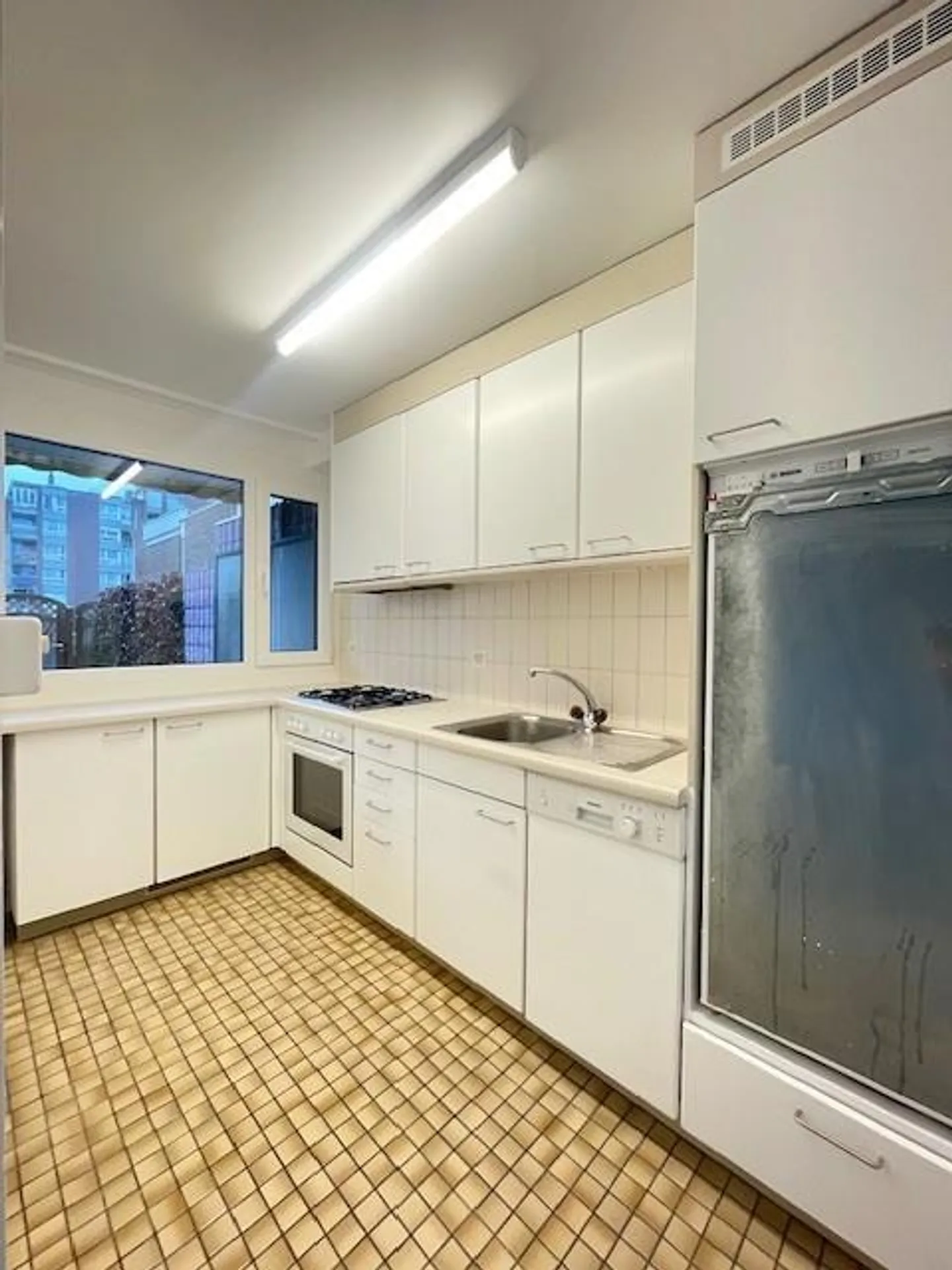 Maison individuelle en rangée de 5,5 pièces avec 2 places de parking - Photo 3 sur 10