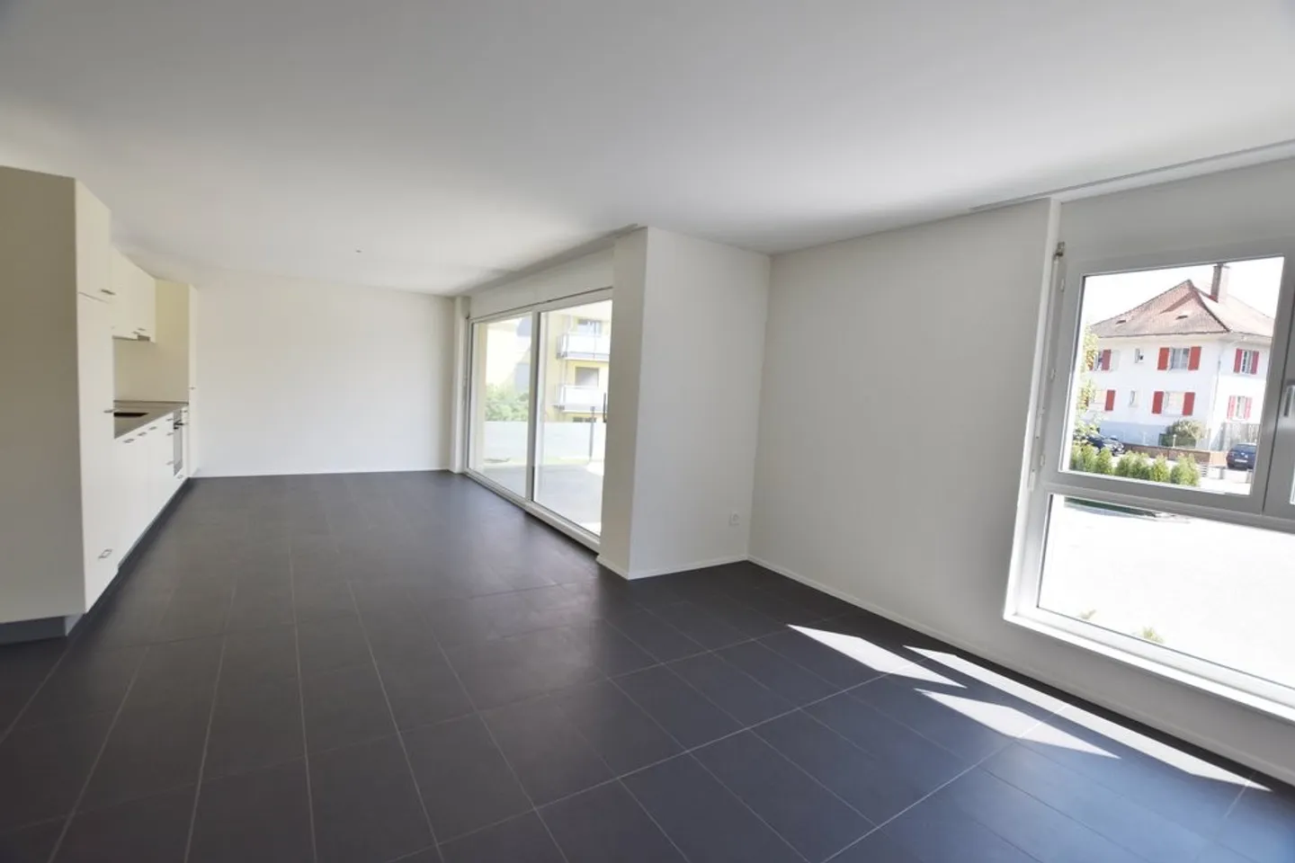 Apartment for rent - Photo 2 of 9