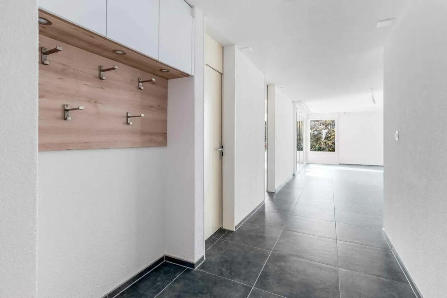 Spacious 5.5-room apartment quiet & central - Photo 6 of 10