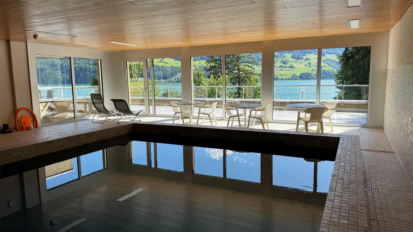 Première occupation - Vue de rêve directement sur le lac incluant piscine intérieure et sauna - Photo 4 sur 16