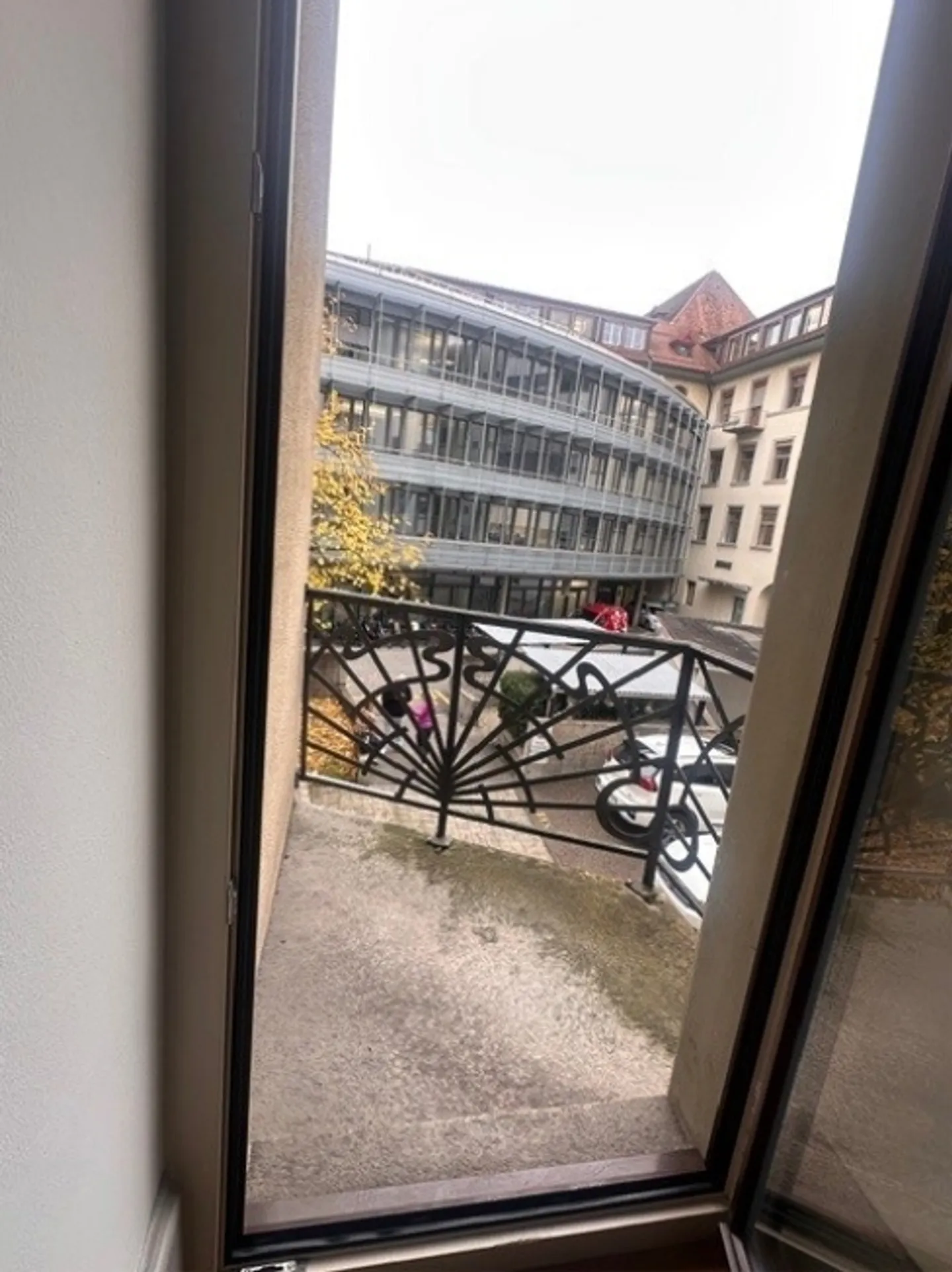 La tua nuova posizione di punta in Pilatusstrasse - Foto 3 di 9