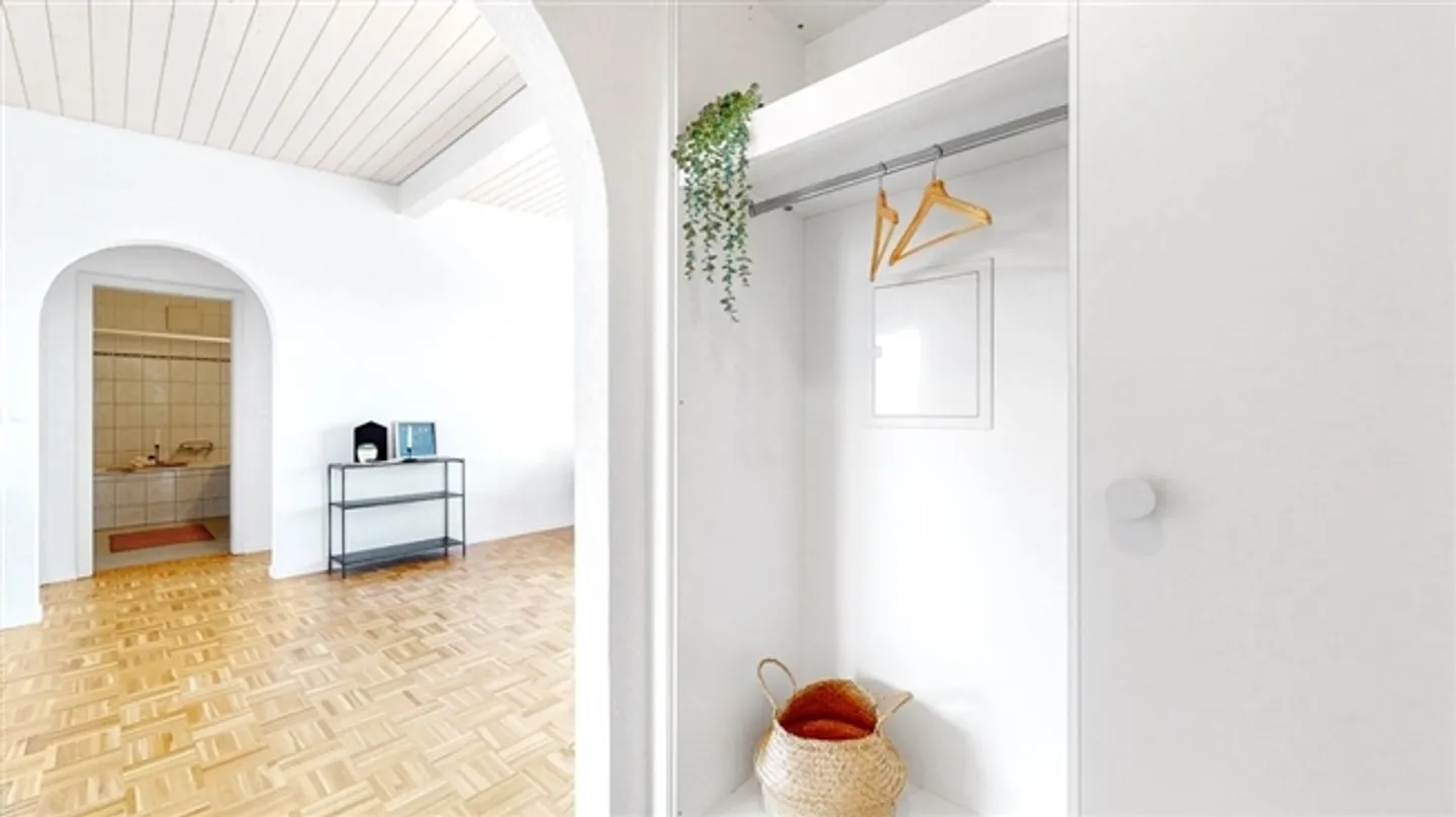 Want a large terrace and a private laundry room - Photo 5 of 10