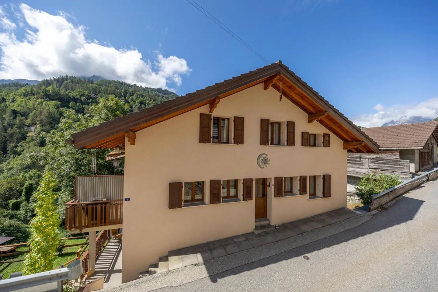 Grande casa familiare con due appartamenti - Foto 9 di 17