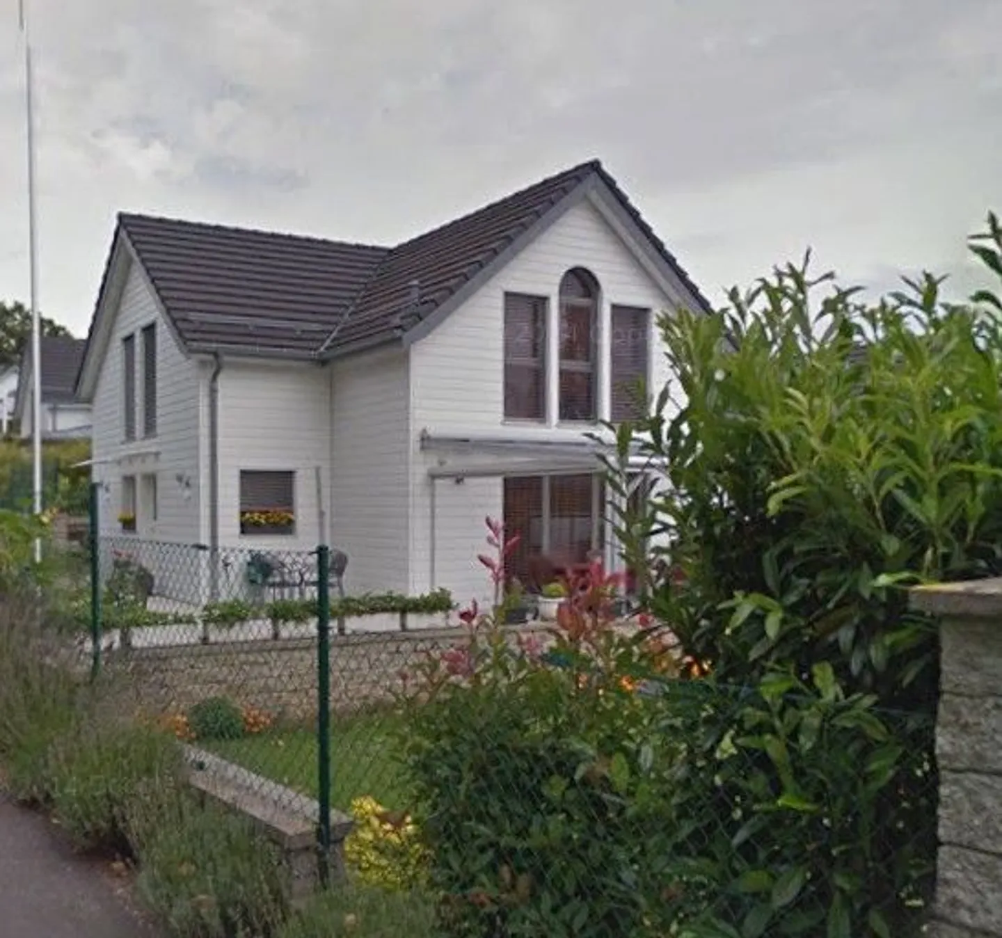 Semi-Detached Villa - Photo 1 of 13