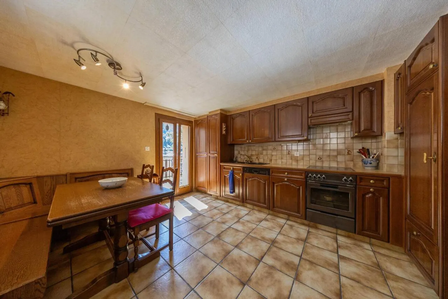 Grande casa familiare con due appartamenti - Foto 12 di 17