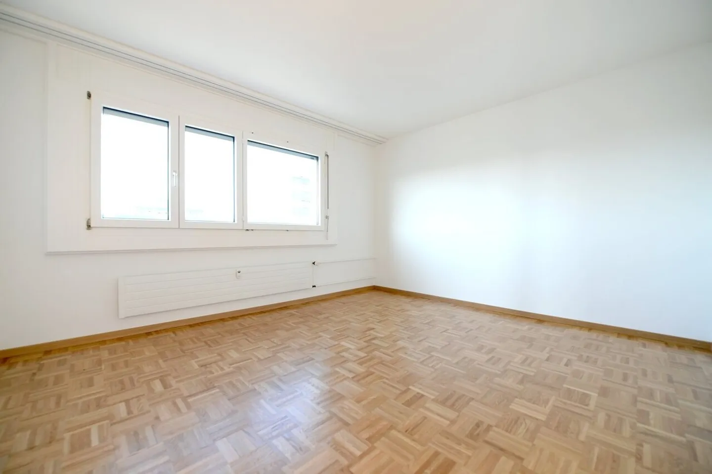 On the heights of La Chaux-de-Fonds, this 4.5-room apartment awaits you! - Photo 7 of 9