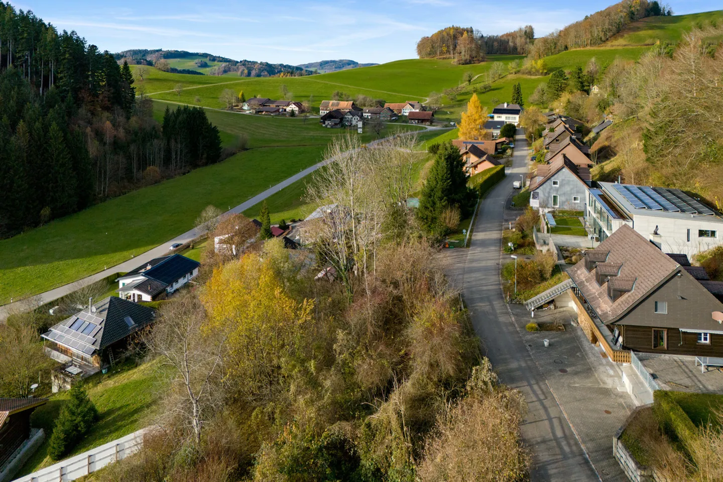 Exclusive building plot in panoramic location - Photo 3 of 5