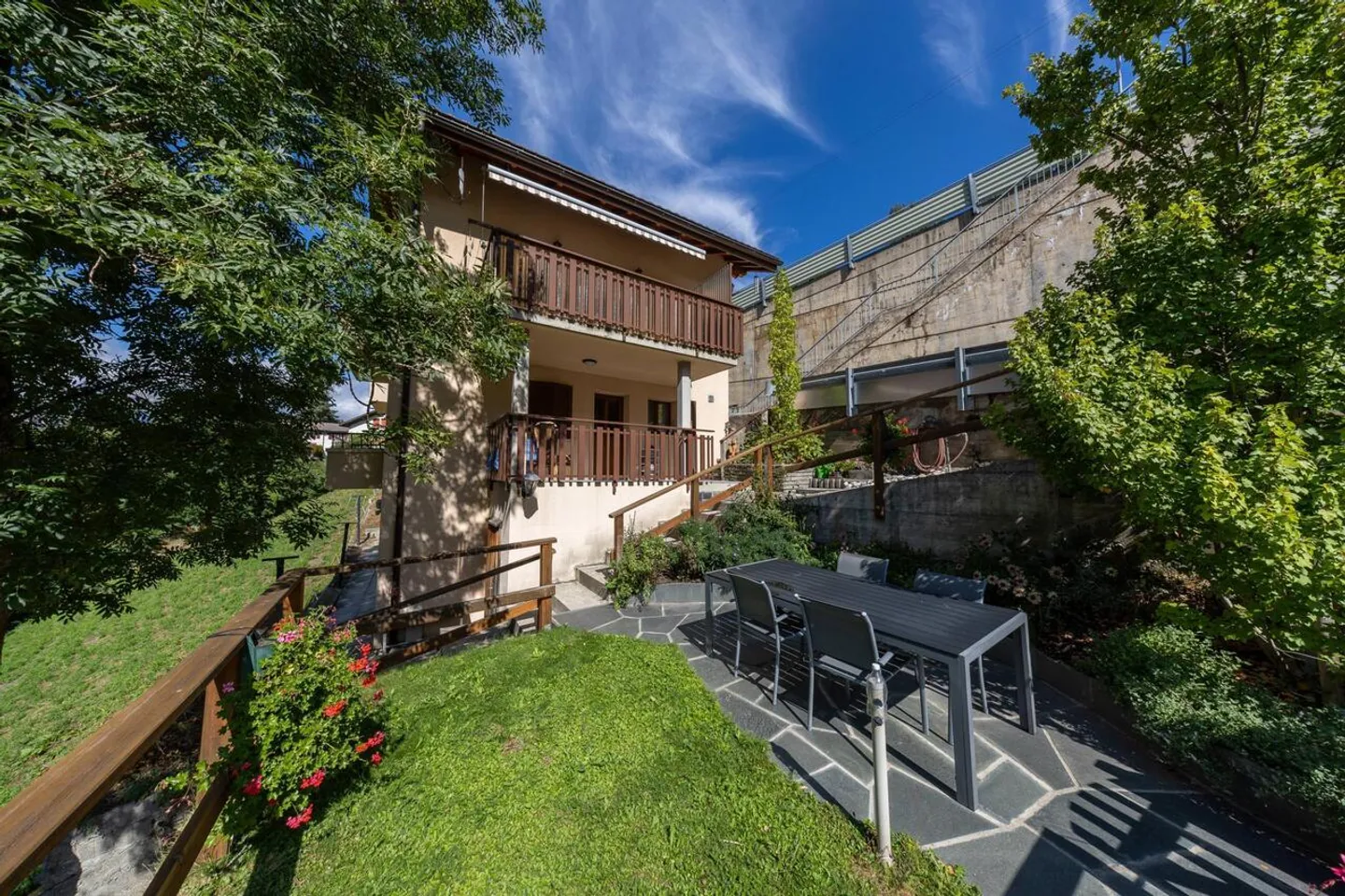 Grande casa familiare con due appartamenti - Foto 10 di 17
