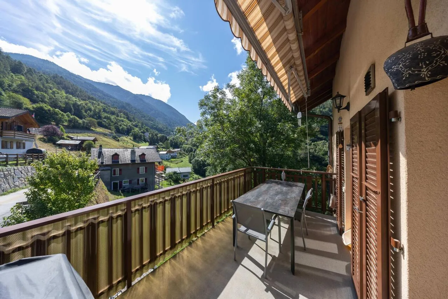 Grande casa familiare con due appartamenti - Foto 15 di 17