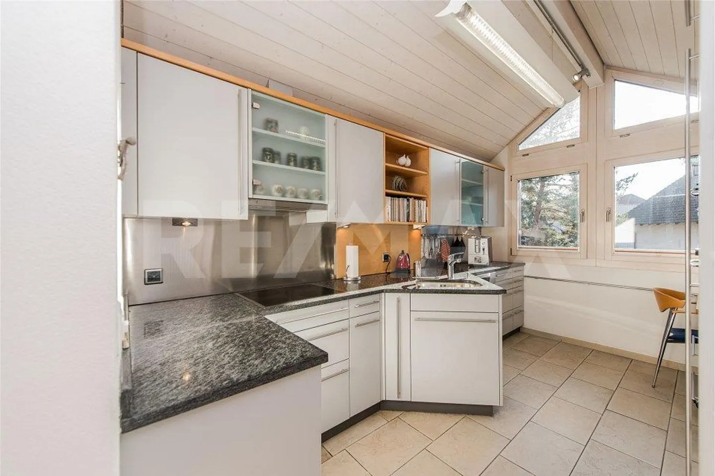 Dachgeschosswohnung mit Balkon - Foto 4 von 12