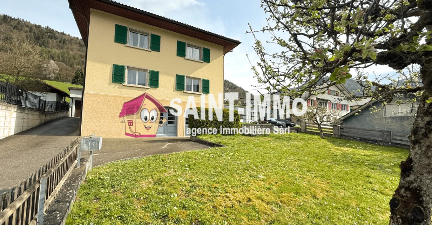 Family house with two apartments, garden, outbuilding, terrace and garage - Photo 1 of 22