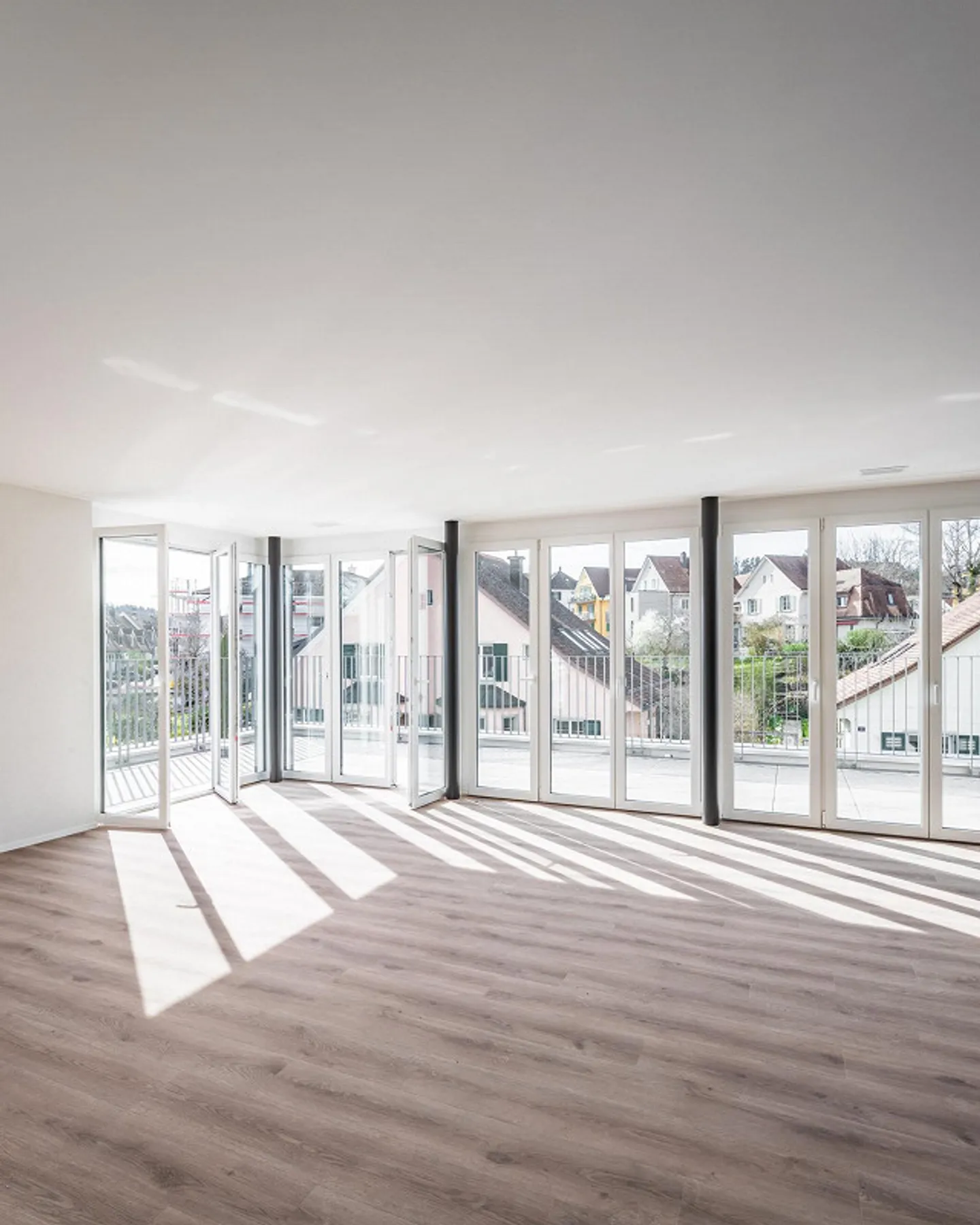 Modern penthouse apartment between nature and city center - Photo 2 of 12