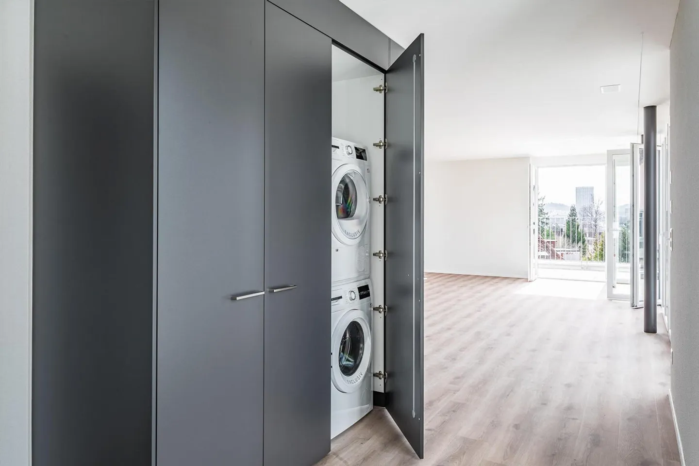 Modern penthouse apartment between nature and city center - Photo 4 of 12