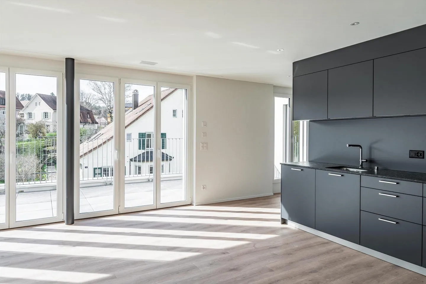 Modern penthouse apartment between nature and city center - Photo 5 of 12