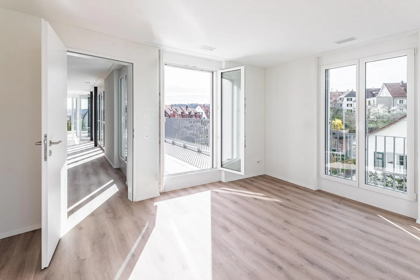 Modern penthouse apartment between nature and city center - Photo 6 of 12