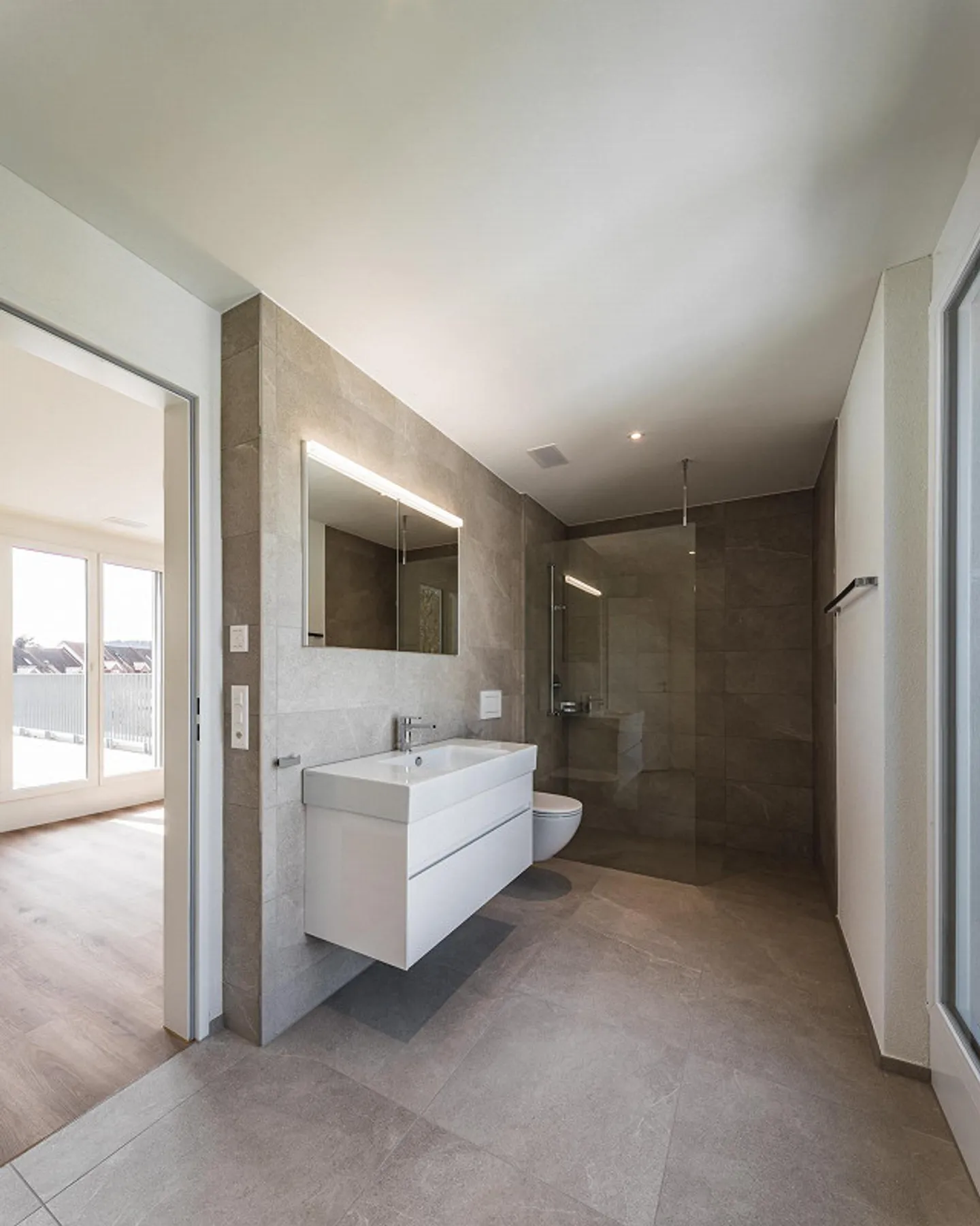 Modern penthouse apartment between nature and city center - Photo 7 of 12