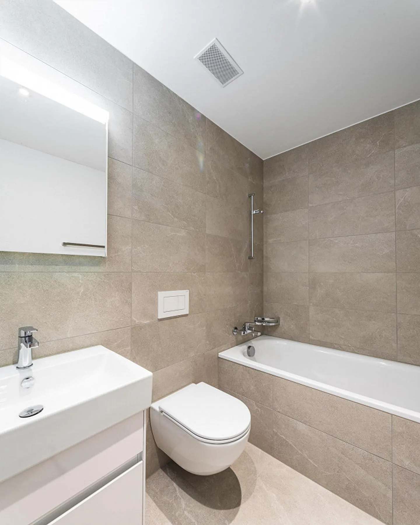 Modern penthouse apartment between nature and city center - Photo 8 of 12