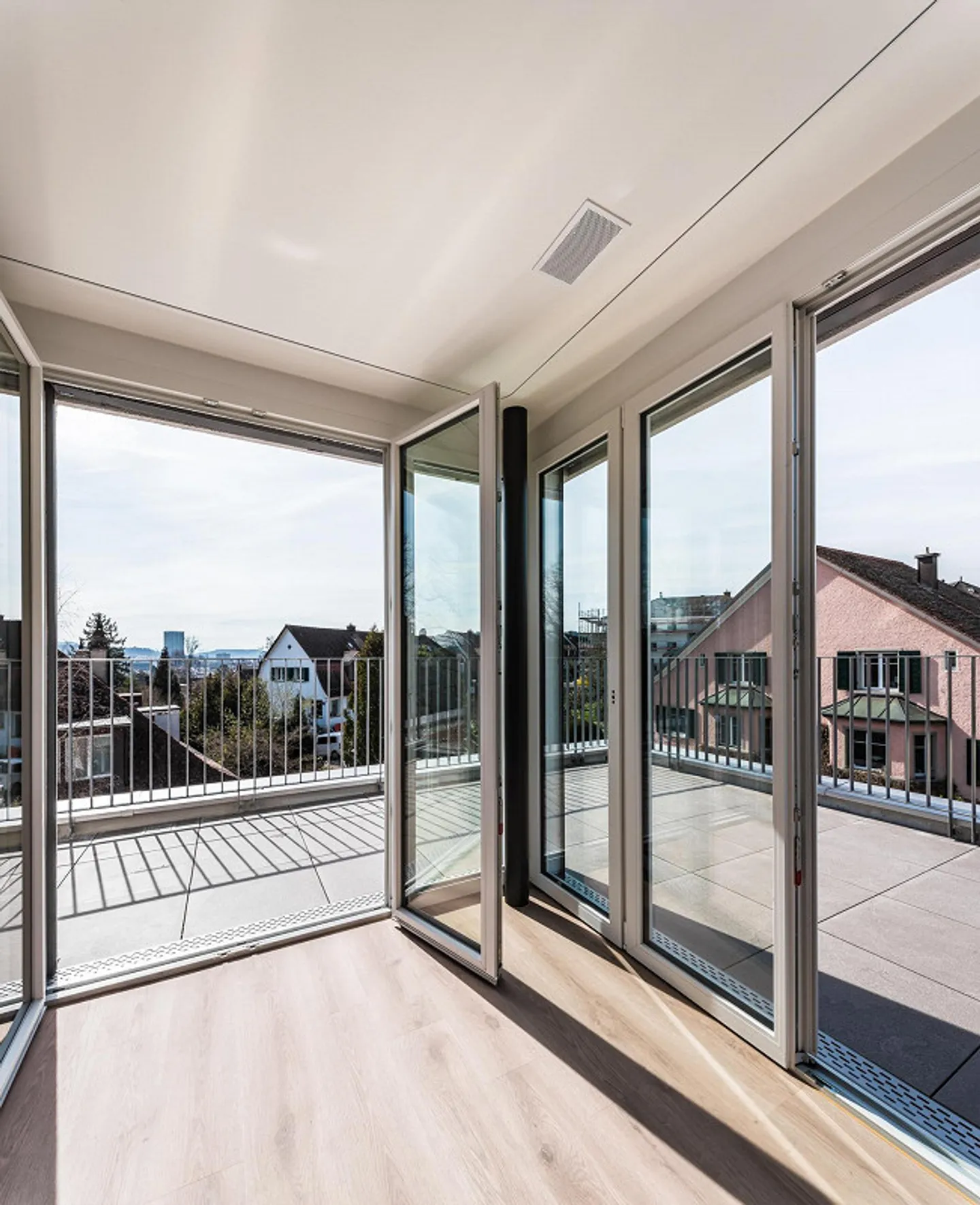 Modern penthouse apartment between nature and city center - Photo 9 of 12