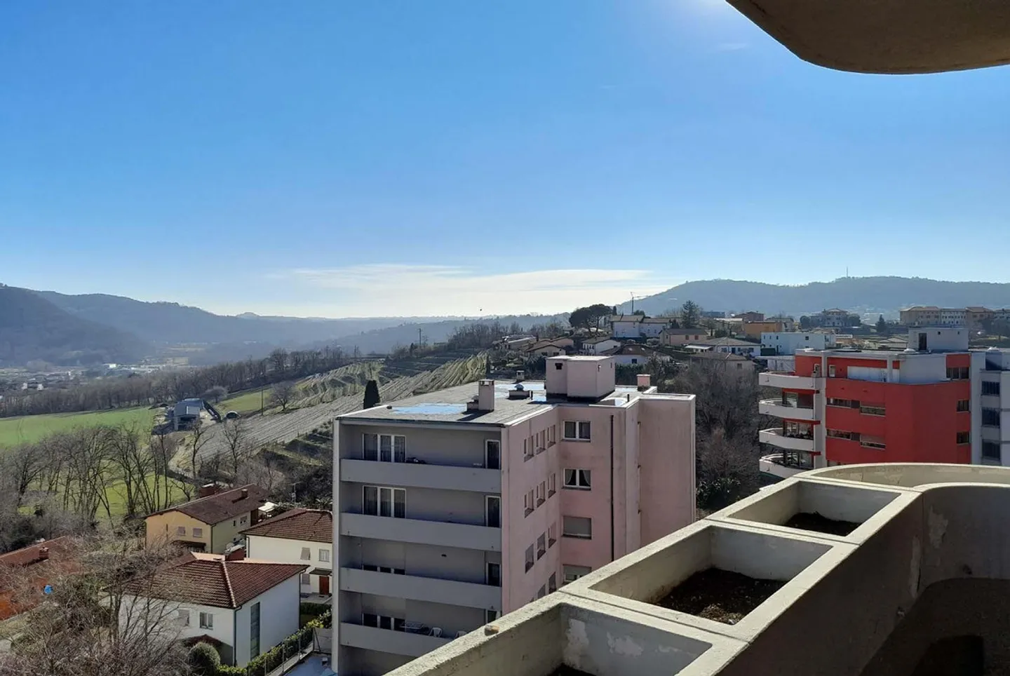 Helles 2.5-Zimmer-Wohnung mit Terrasse in Coldrerio - Foto 3 von 9