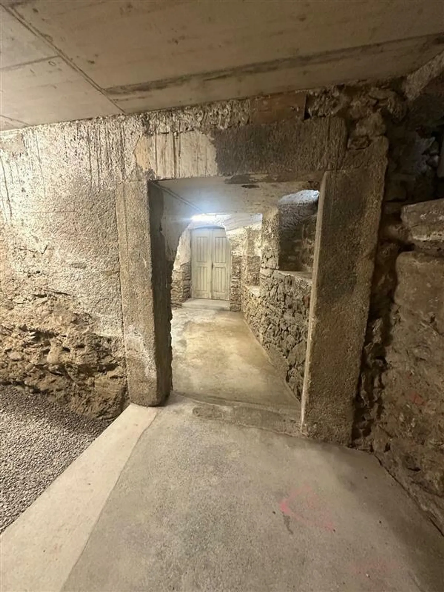 Spacious Natural Cellar - Photo 5 of 6