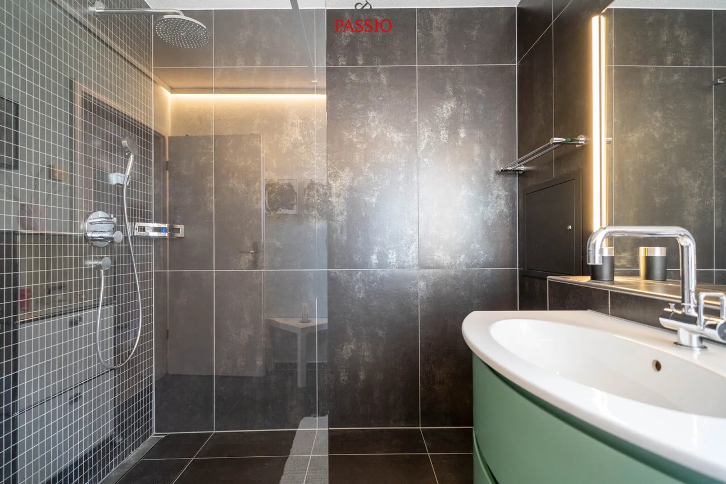 Wunderschöne 4,5-Zimmer-Attika-Wohnung mit 61.9m² Terrasse  - Foto 15 von 31