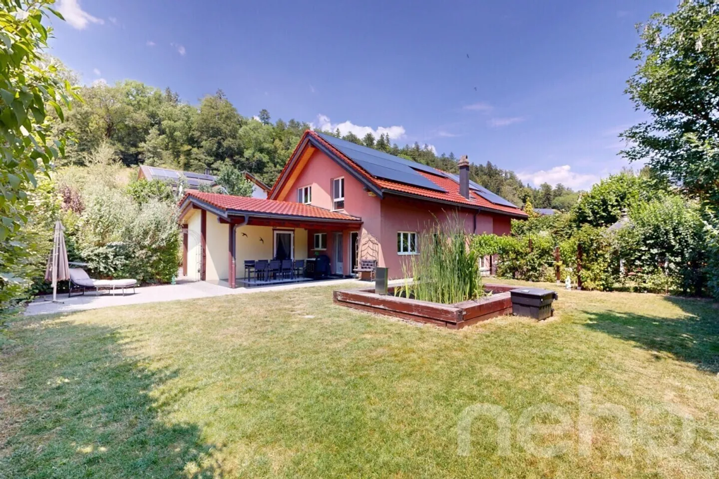 Magnificent villa with garden, jacuzzi and private pond - Photo 3 of 13