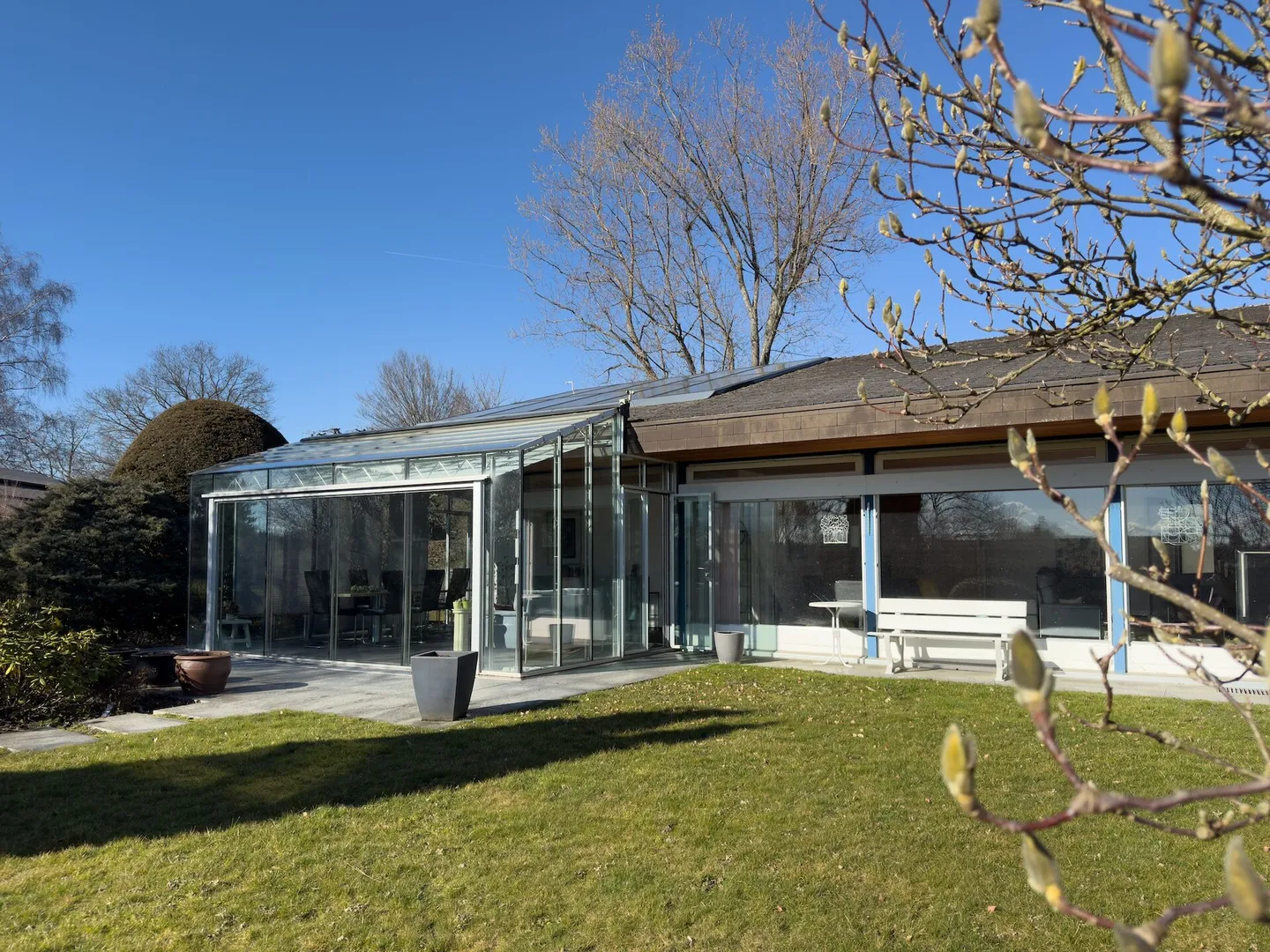 Maison individuelle de 7 pièces avec jardin d'hiver luxueux, bel environnement et piscine extérieure - Photo 4 sur 43