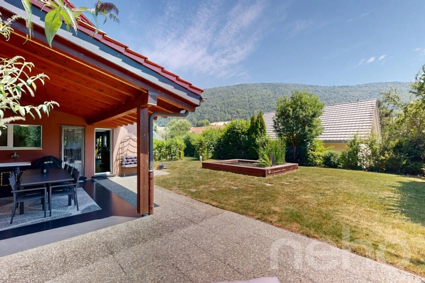 Magnificent villa with garden, jacuzzi and private pond - Photo 10 of 13