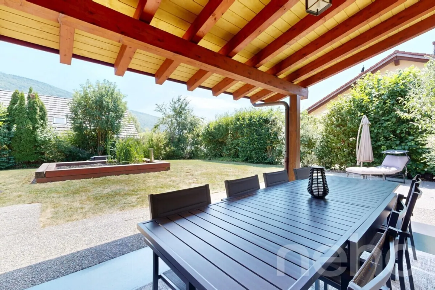 Magnificent villa with garden, jacuzzi and private pond - Photo 12 of 13