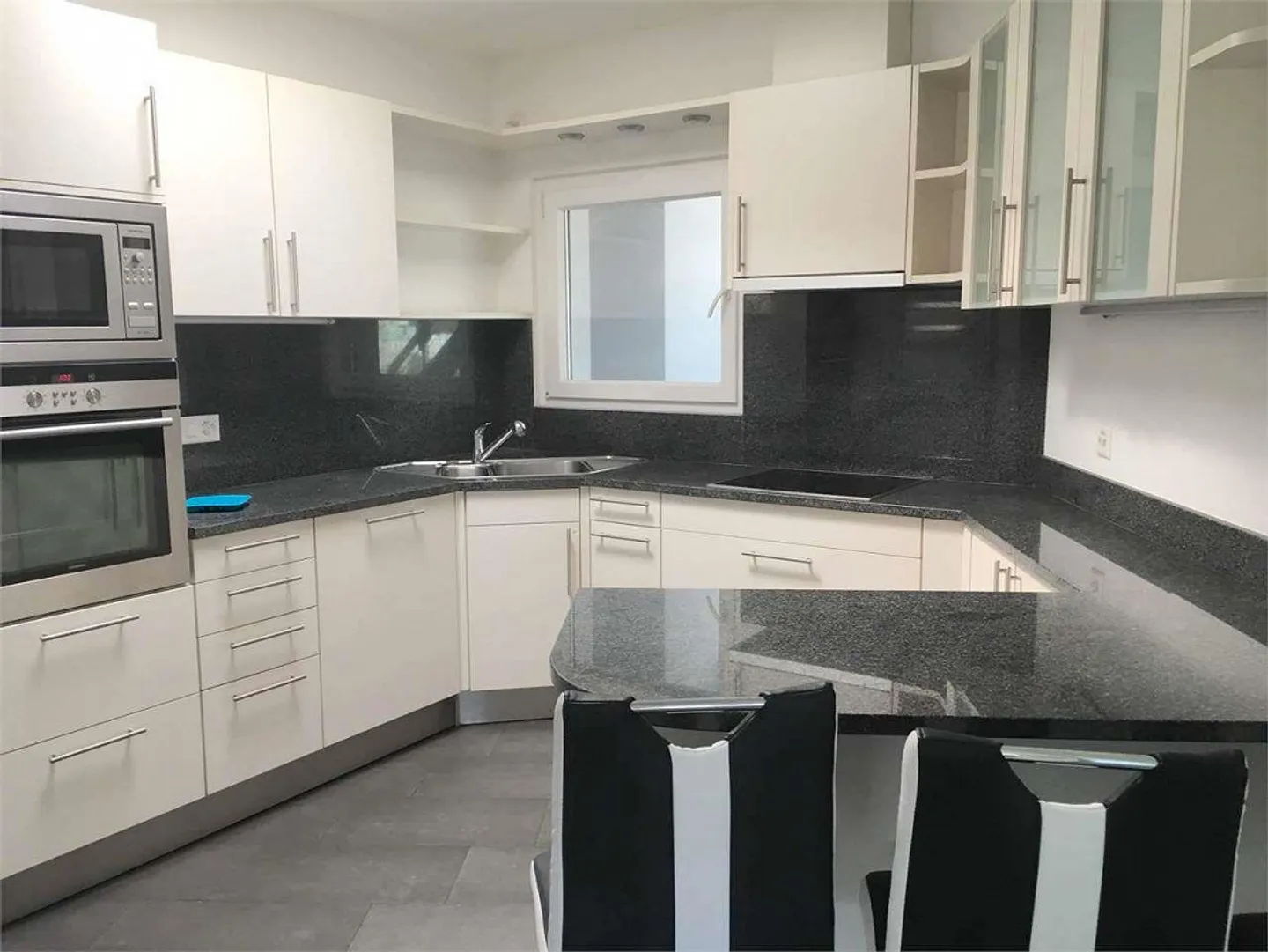 Penthouse moderne et lumineux avec jardin sur le toit à Pregassona - Photo 6 sur 13