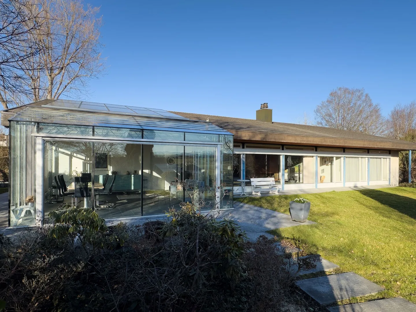 Maison individuelle de 7 pièces avec jardin d'hiver luxueux, bel environnement et piscine extérieure - Photo 3 sur 43