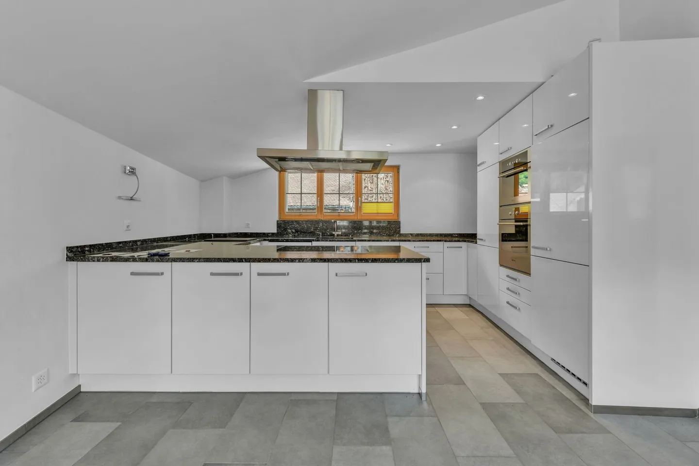 Una casa piena di vita nel cuore della Bündner Herrschaft - Foto 2 di 29