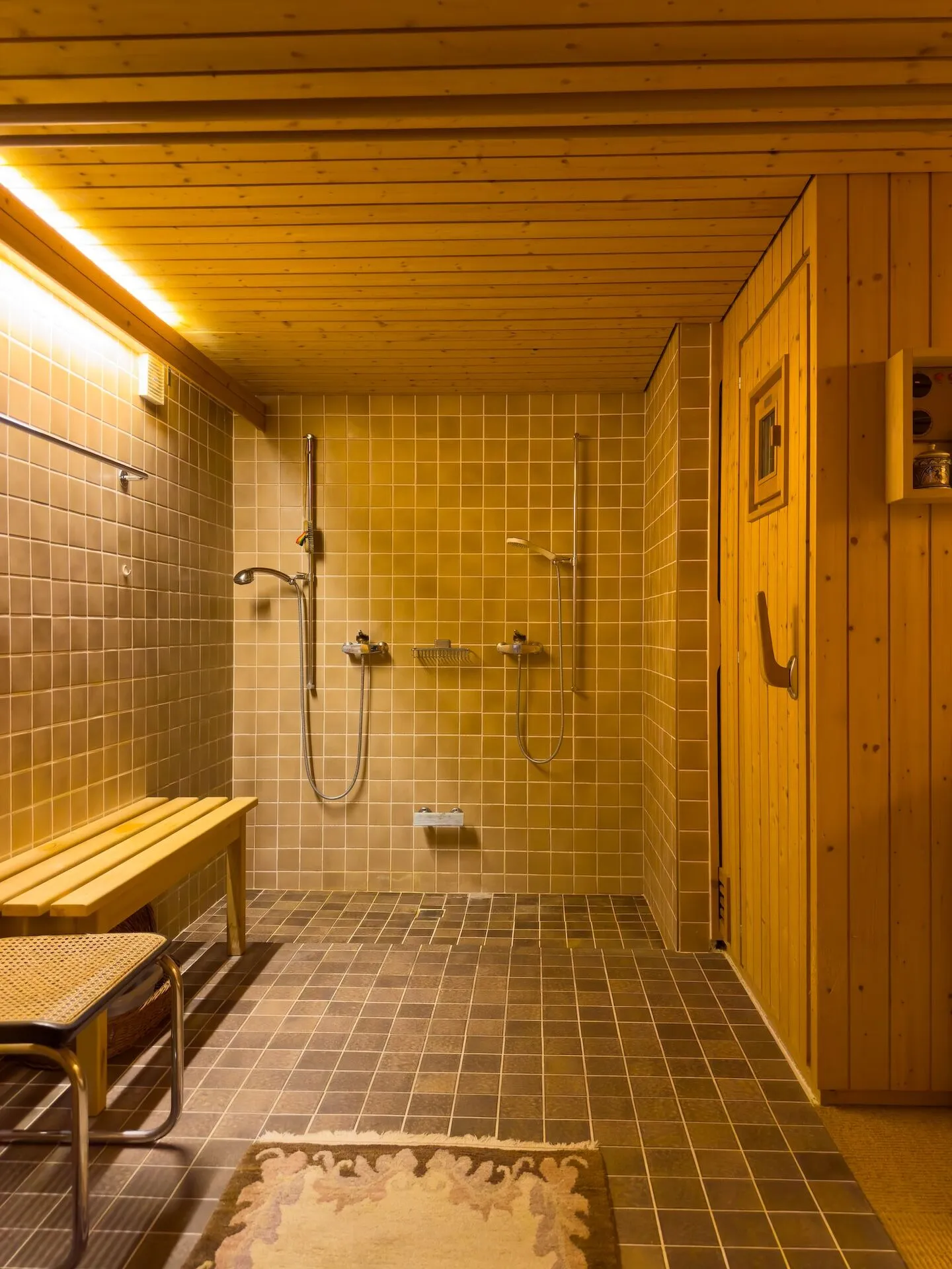Maison individuelle de 7 pièces avec jardin d'hiver luxueux, bel environnement et piscine extérieure - Photo 37 sur 43