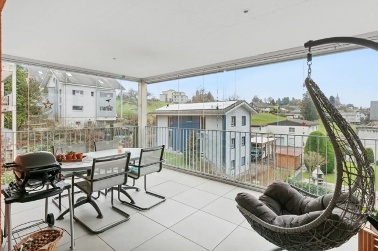 Attractive 4.5-room apartment with spacious loggia - Photo 1 of 7