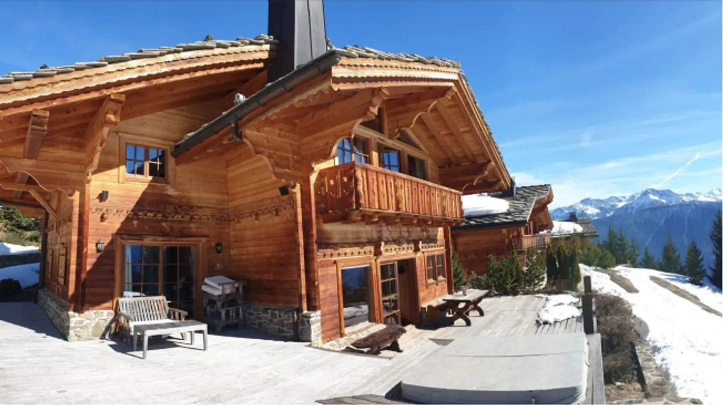LAGE Familienchalet mit Panoramablick auf die Alpen - Foto 1 von 20