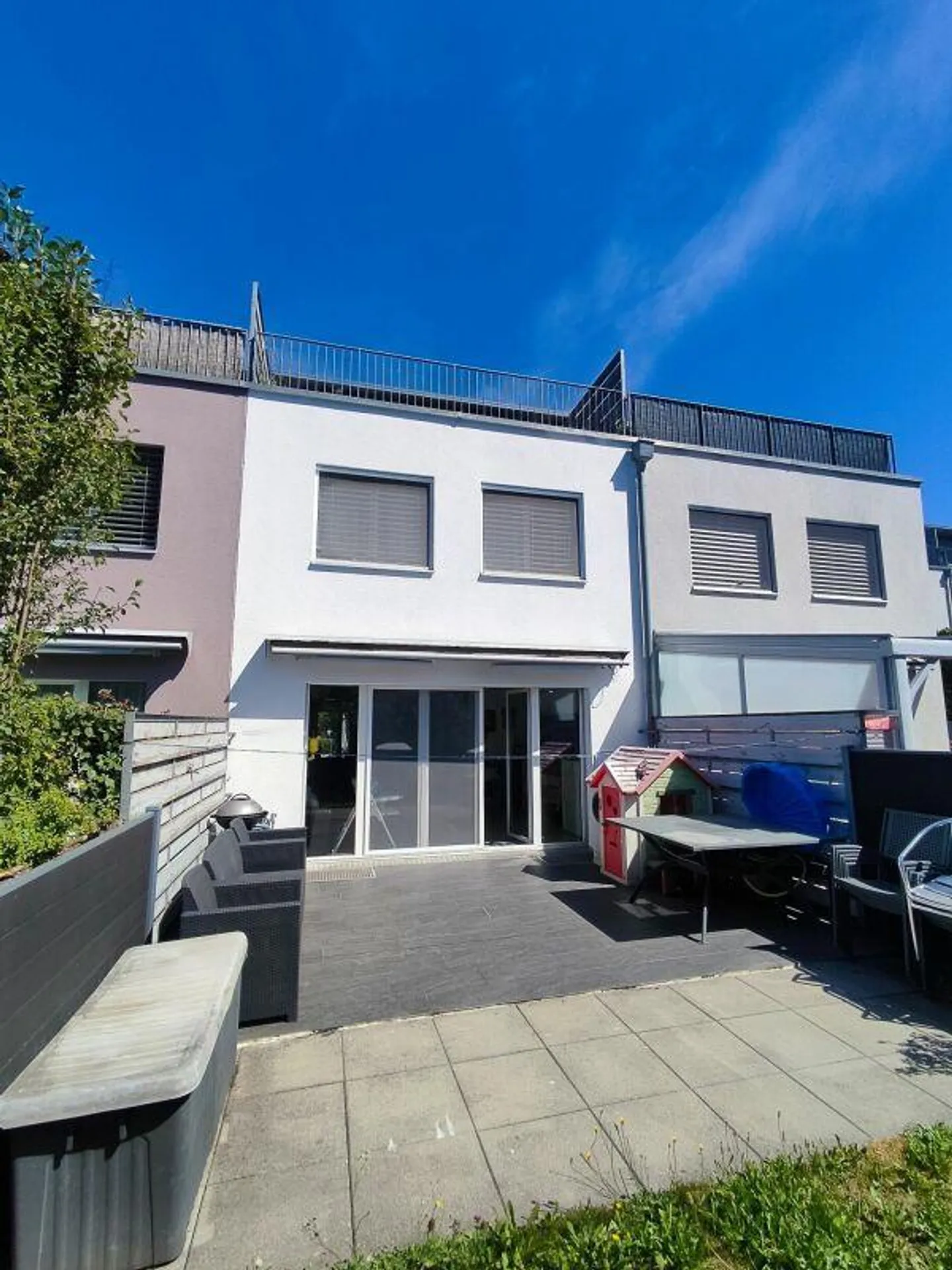 Casa familiare spaziosa in un ambiente idilliaco - Foto 1 di 13