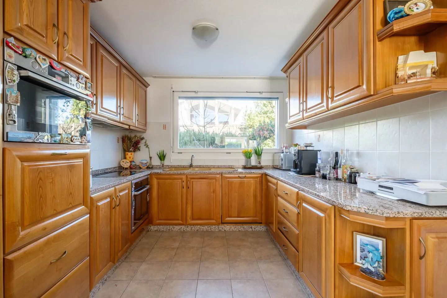 Bright corner villa - ideal for family - with magnificent garden - Photo 5 of 9