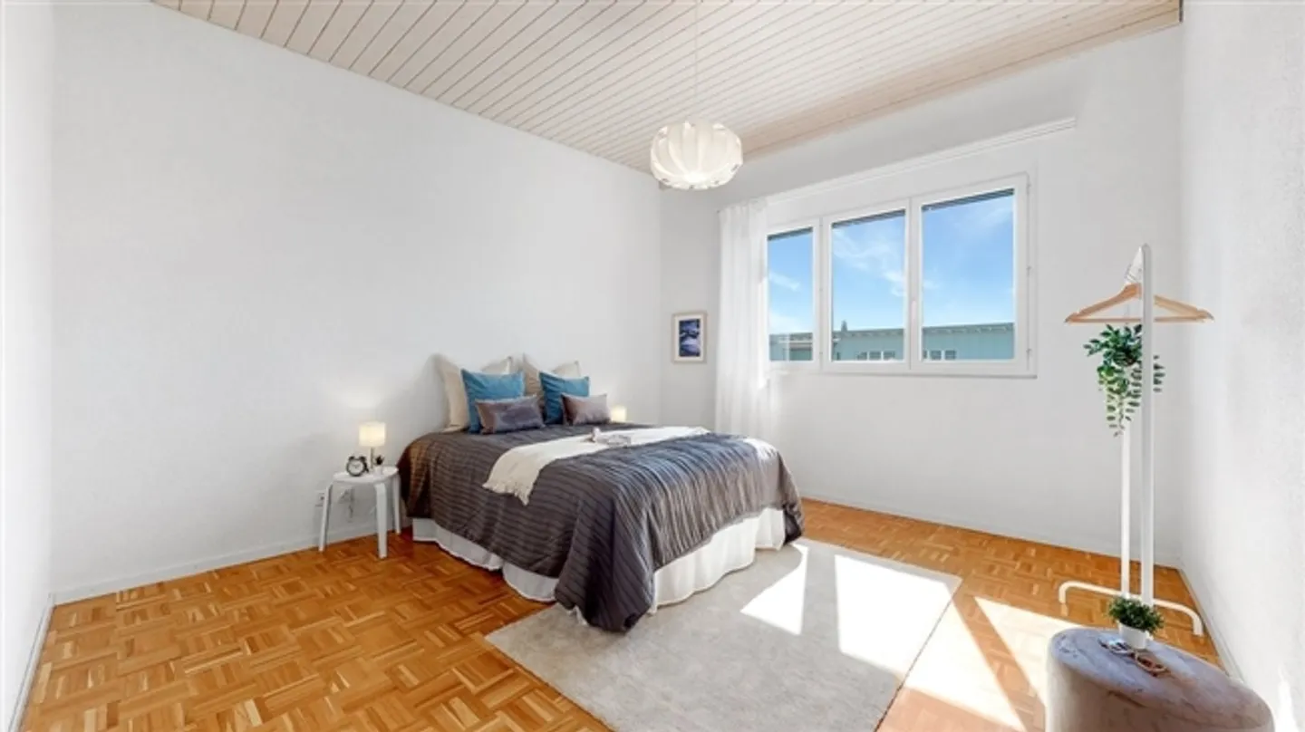 3.5-room penthouse apartment with two terraces and private laundry room - Photo 3 of 12