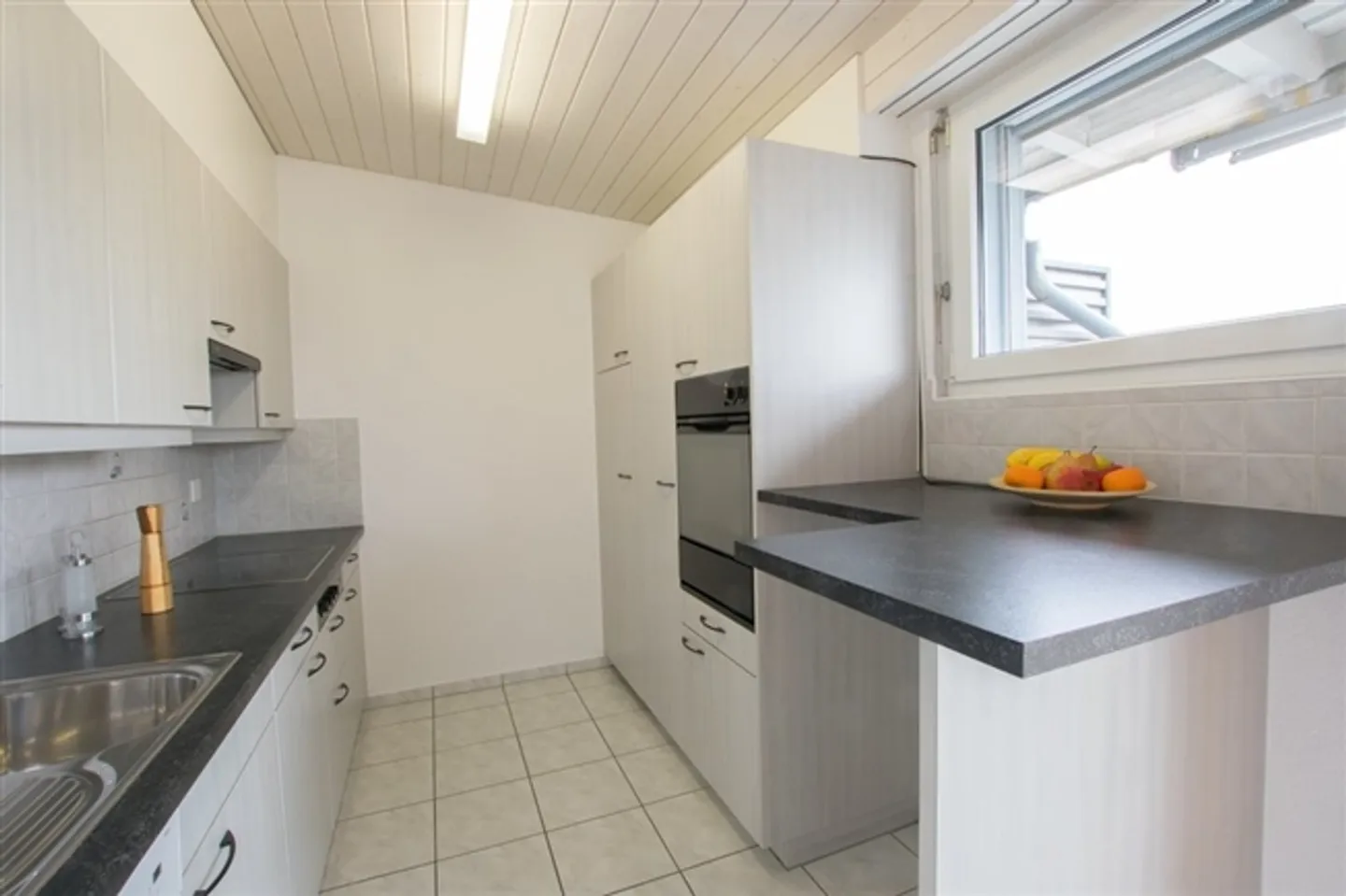 3.5-room penthouse apartment with two terraces and private laundry room - Photo 9 of 12