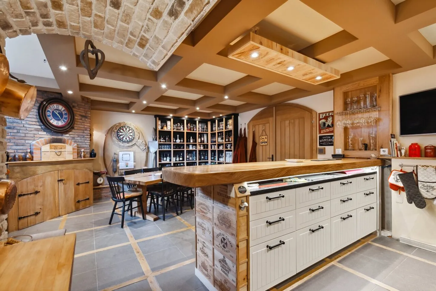 Moderne und geräumige Villa mit Blick auf den See und die Berge - Foto 1 von 9