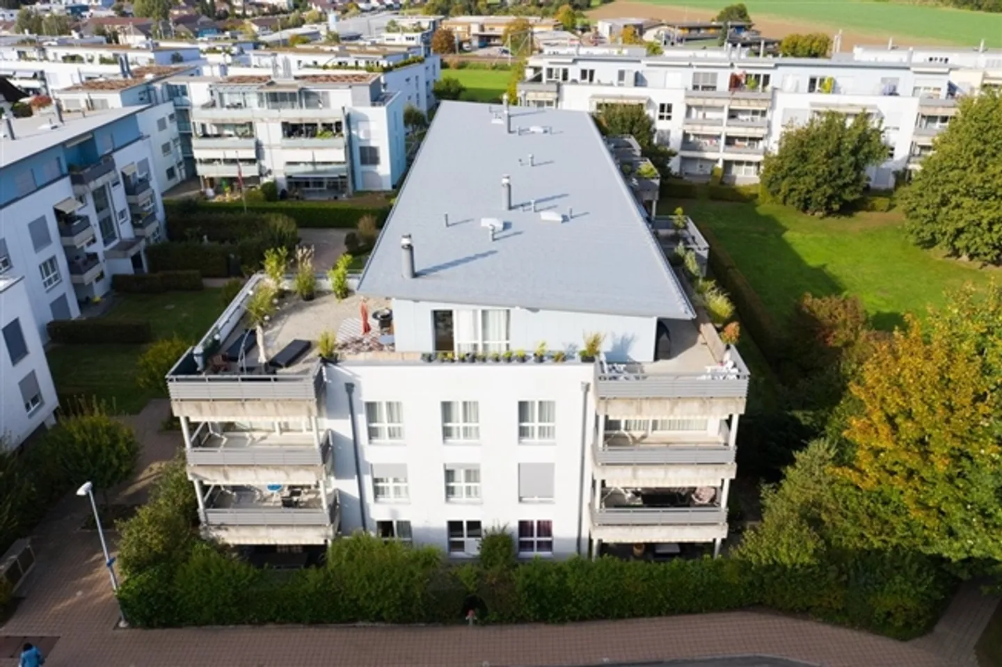 3.5-room penthouse apartment with two terraces and private laundry room - Photo 11 of 12