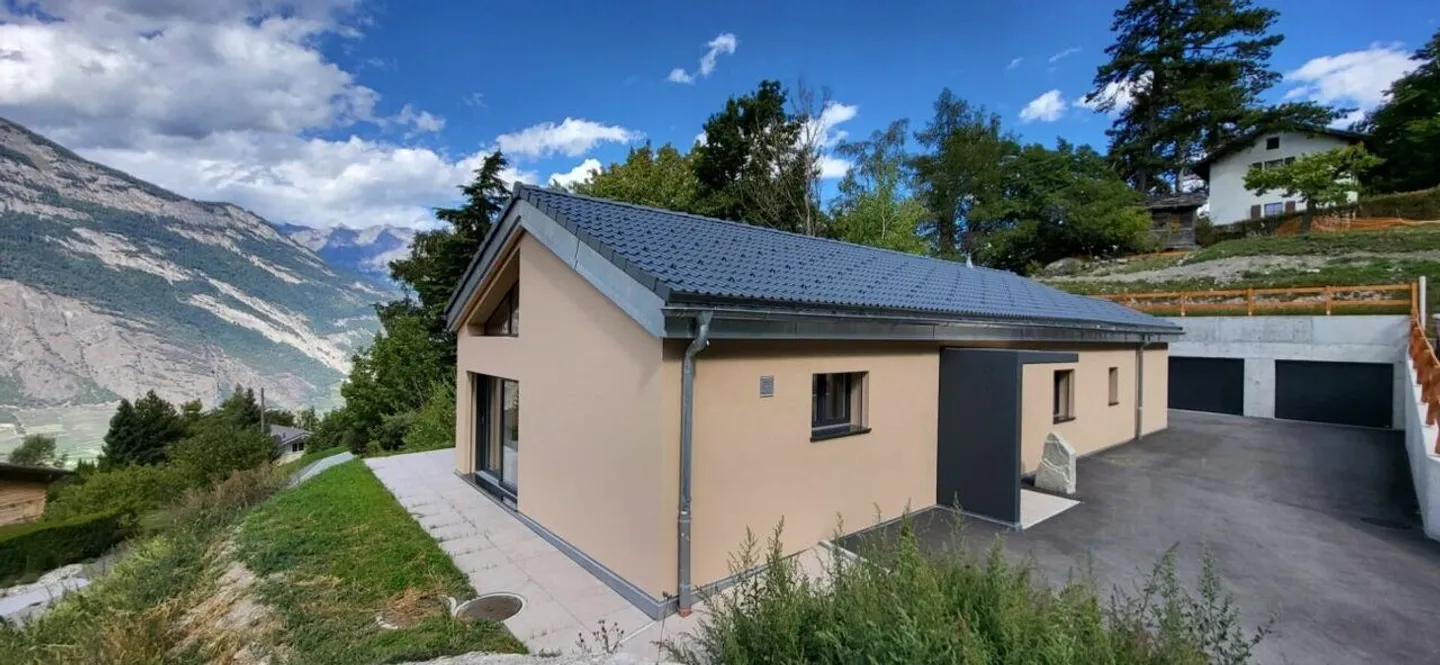 House in Sapinhaut - Photo 1 of 19