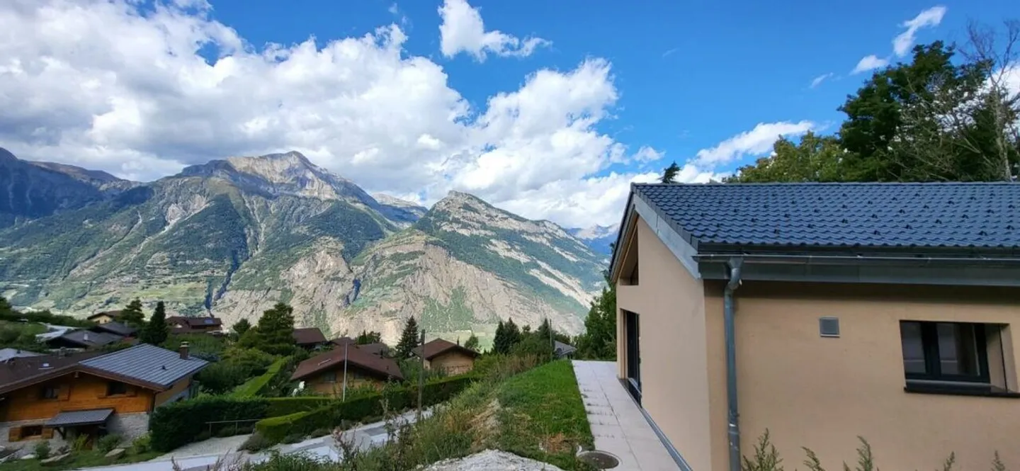 House in Sapinhaut - Photo 3 of 19