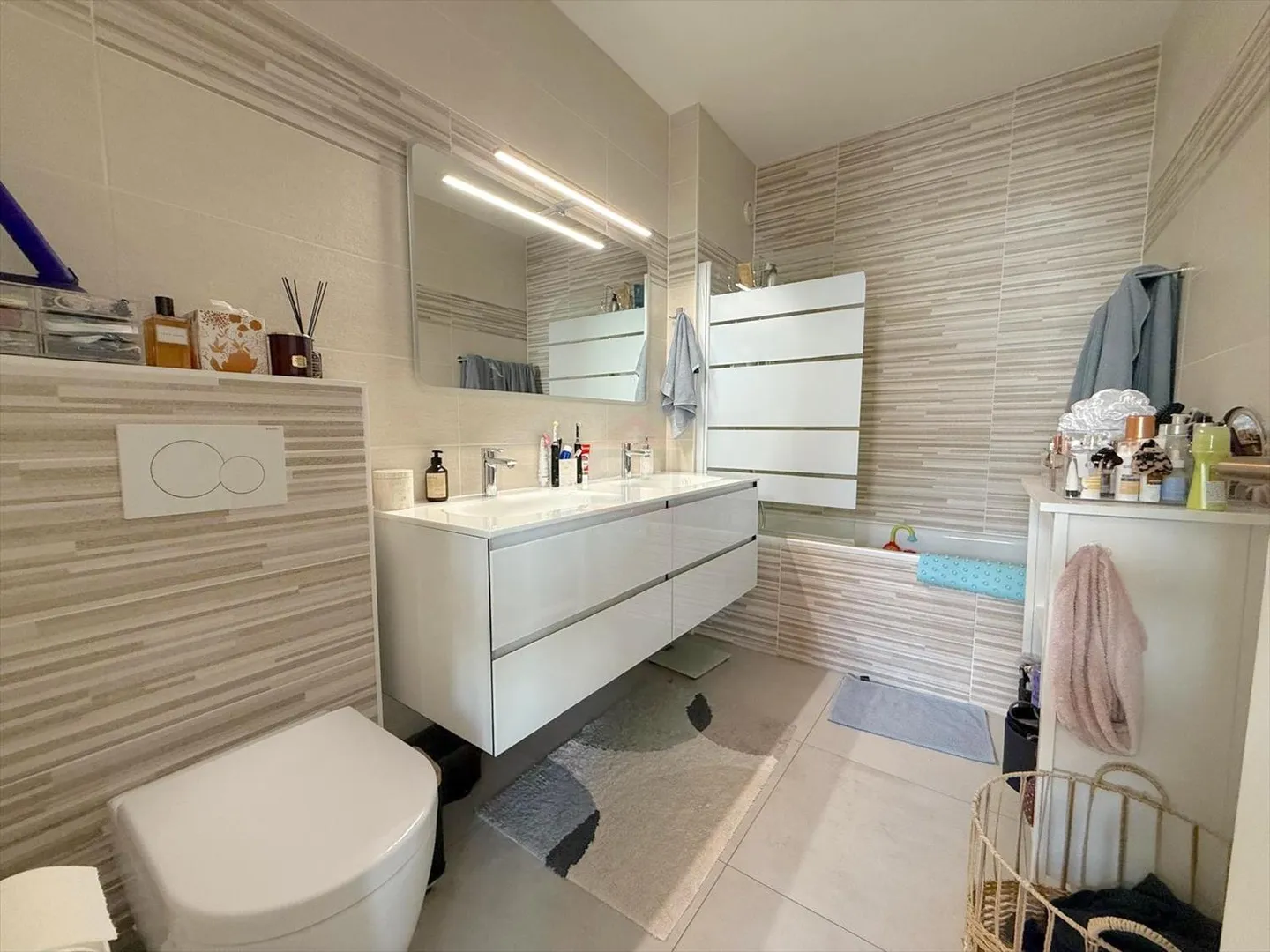Sublime 5,5 Zimmer Durchgangswohnung sehr hell - Foto 8 di 13