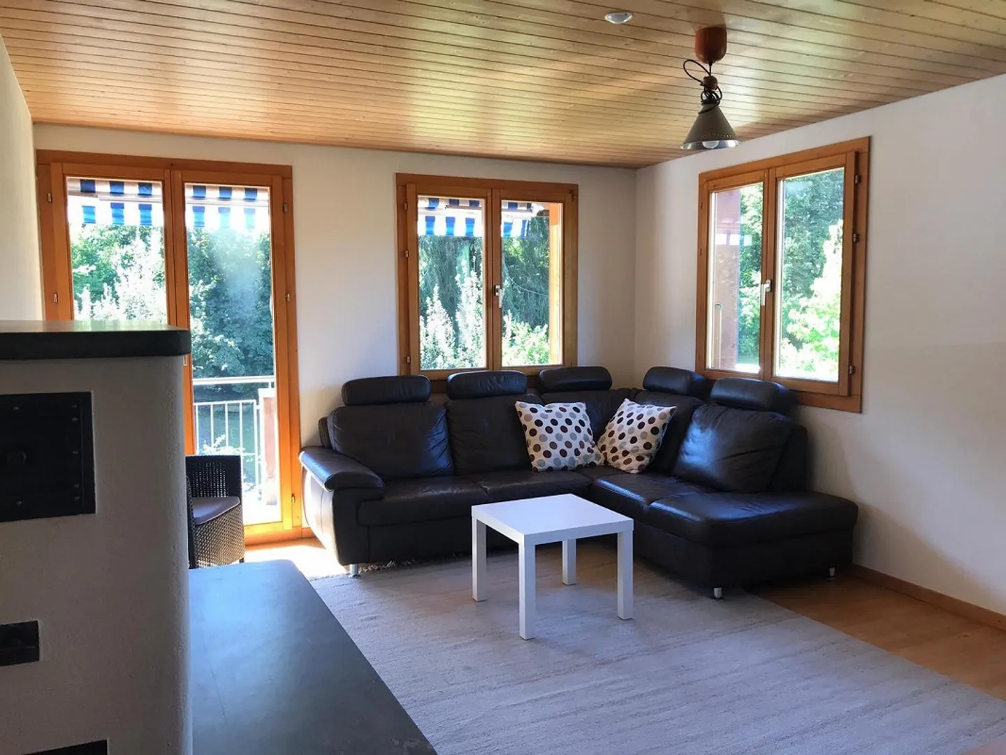 Quiet Sunny Apartment - Photo 3 of 5