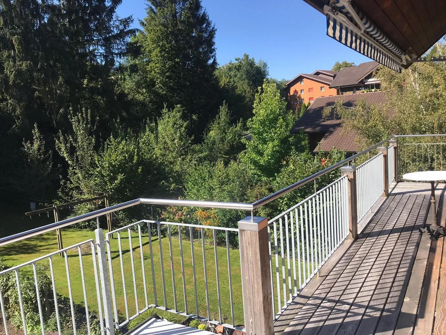 Quiet Sunny Apartment - Photo 2 of 5