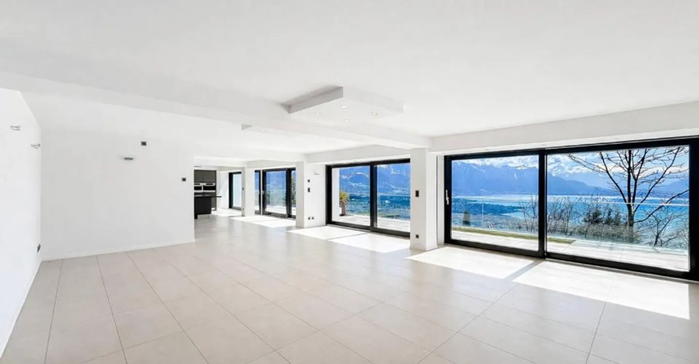 6.5-room property with pool and breathtaking view - Photo 3 of 13